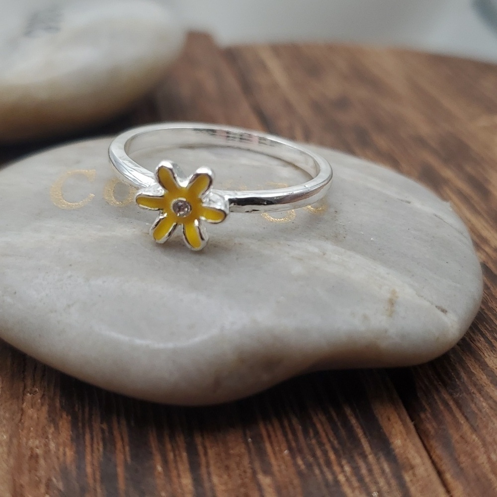 Size 8 daisy flower‎ ring R611